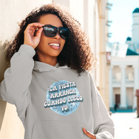 "La fiesta arranca cuando llego yo" - Unisex Hoodie